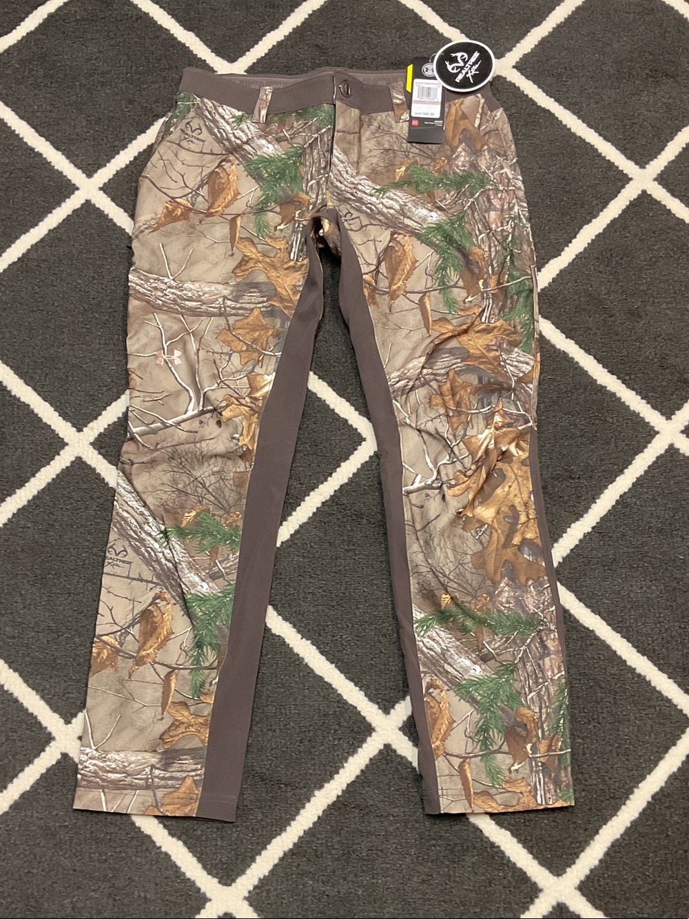 Under armor WOMENS  CAMO PANTS. Size 12